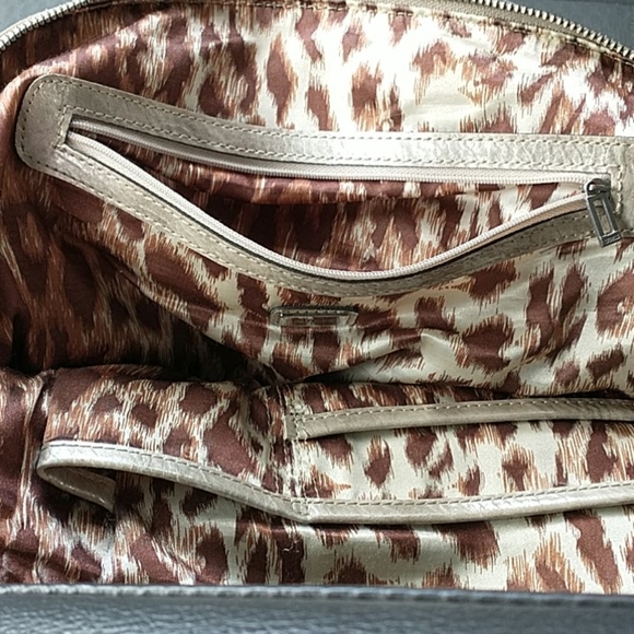 Guess Large Shoulder Bag - Picture 12 of 13